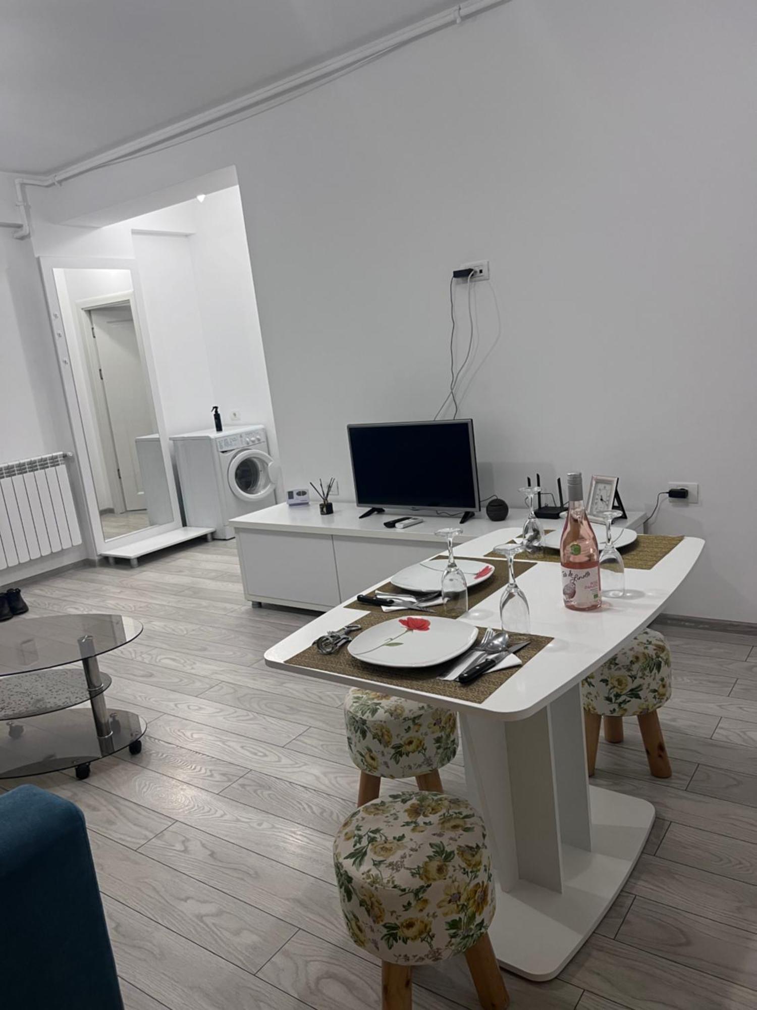 Cris Sunny Apartaments Năvodari Buitenkant foto